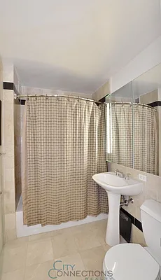 Rented by City Connections Realty | media 8