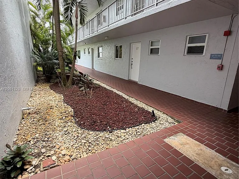 100 Edgewater Dr #127 — Photo 3