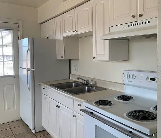 370 Atrisco Dr SW #12 — Photo 10
