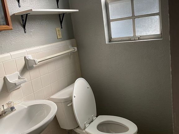 2nd image of 1100 Carissa Dr