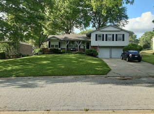 9112 W 70th St, Merriam, KS 66204