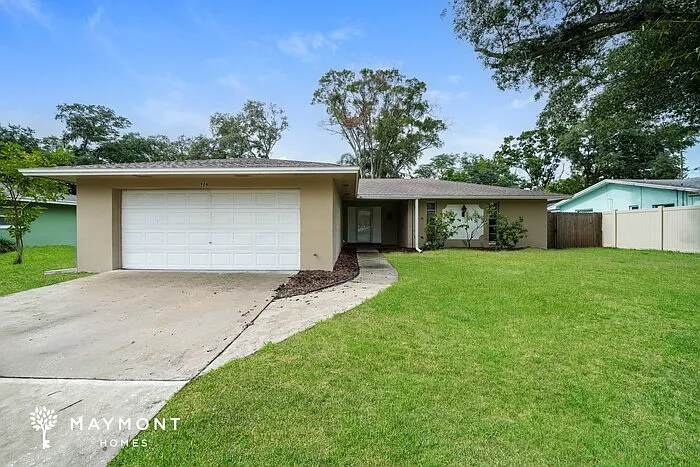 928 Parkwood Dr — Photo 1