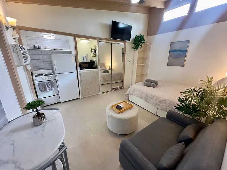 1943 Rodman St #2 — Photo 1