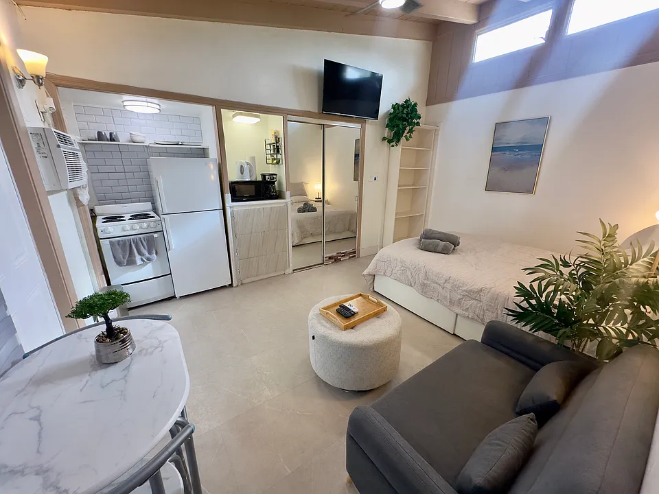 1943 Rodman St #2