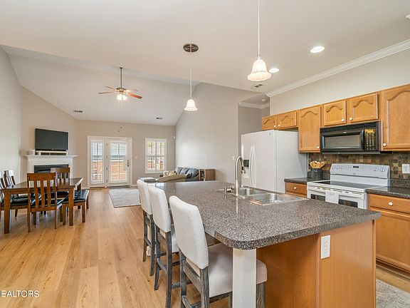 5th image of 4605 Oak Meadow Way