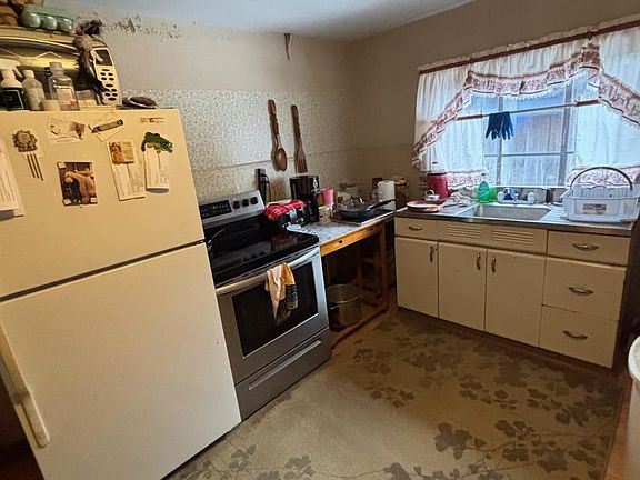 5th image of 1360 Chestnut Knob Rd