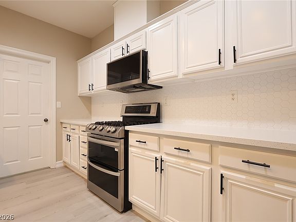 4th image of 2117 Armadale Dr