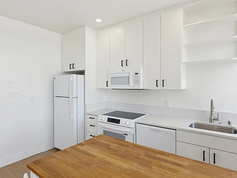702 Ash St #702 — Photo 6