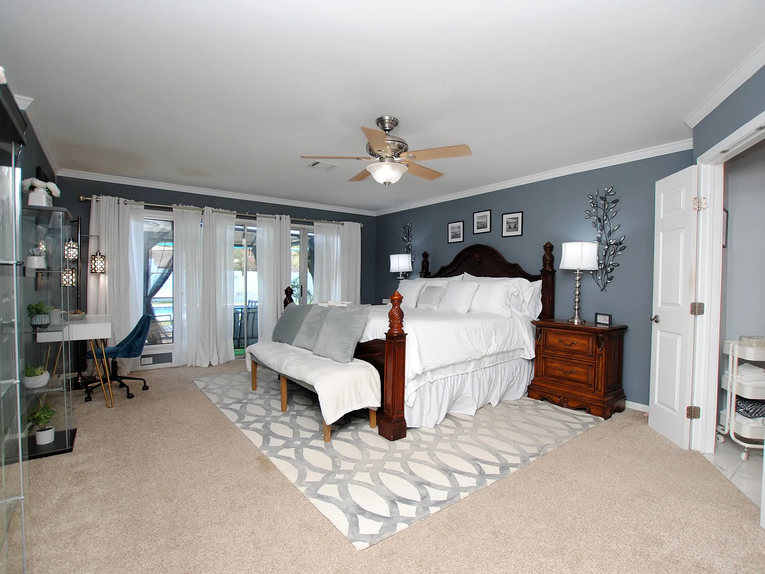 4 bed, 4.5 bath, 2460 sqft, $6,800 — Photo 3