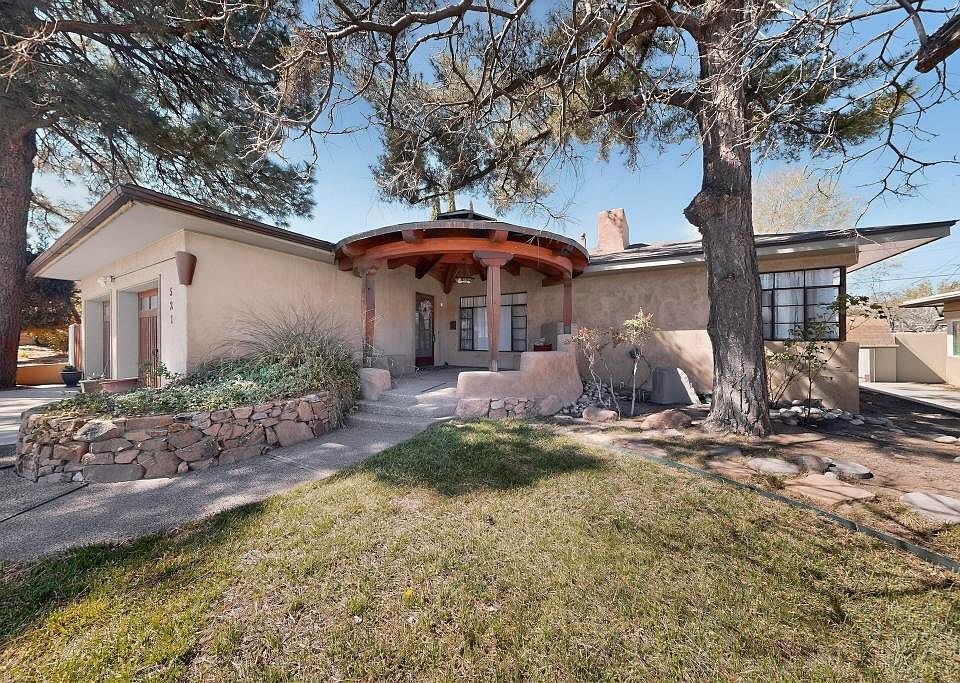 1st image of 521 Sierra Dr SE