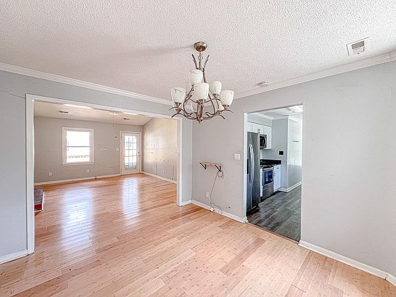 5th image of 105 Countryside Dr.
