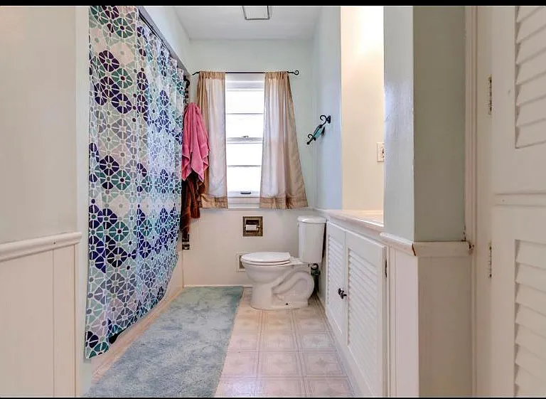 1724 N Meadow Rd — Photo 1