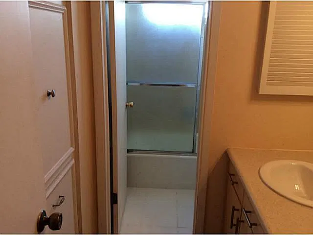 4 bed, 3.5 bath, 2202 sqft, $2,050 — Photo 2