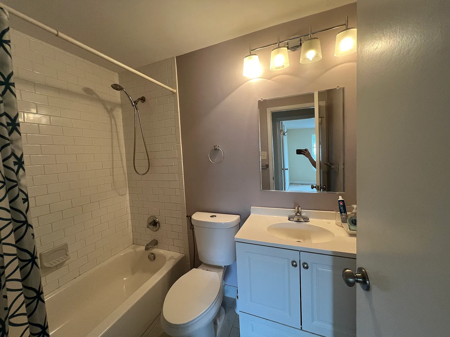 4 bed, 3.5 bath, 2200 sqft, $750 — Photo 3