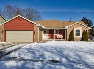 718 Oak Ridge Dr, Brighton, MI 48116
