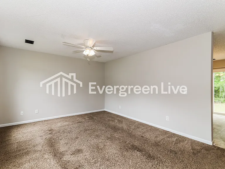 519 Oakbrook Village Rd — Photo 5