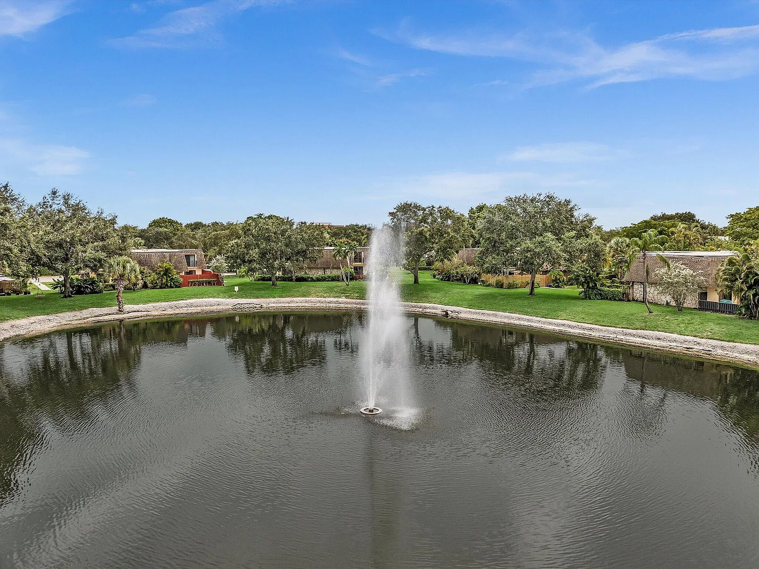2 bed, 2.5 bath, 1350 sqft, $2,500 — Photo 4