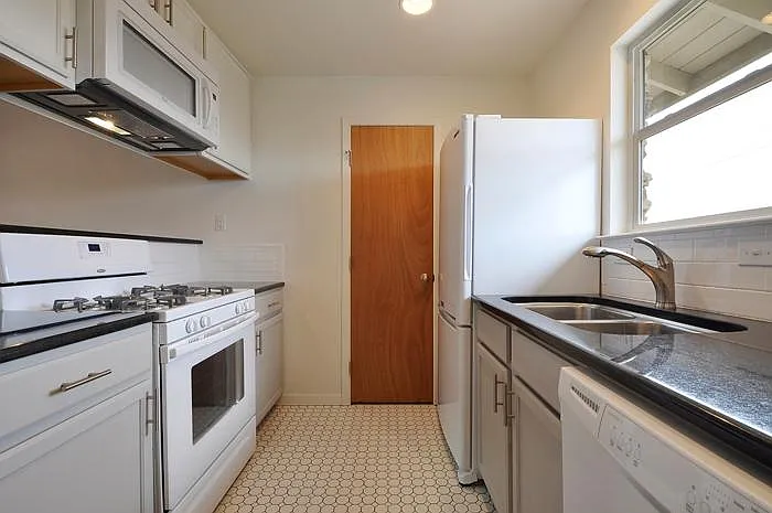 1909 Leona St #202 — Photo 7