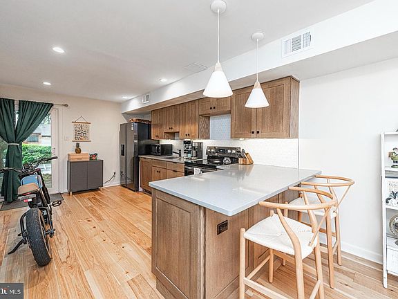 4th image of 202 Valley Dr #202