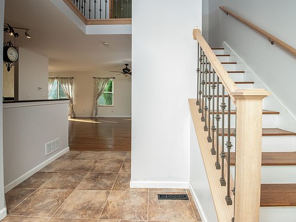 4th image of 4927 Prairie Rose Dr APT 37