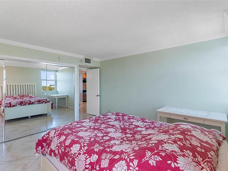 2881 33rd Ct #Penthouse A — Photo 13