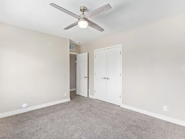 2136 W Village Dr — Photo 38