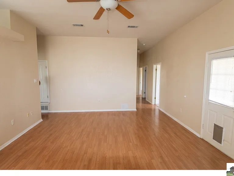 1506 Creek St — Photo 113