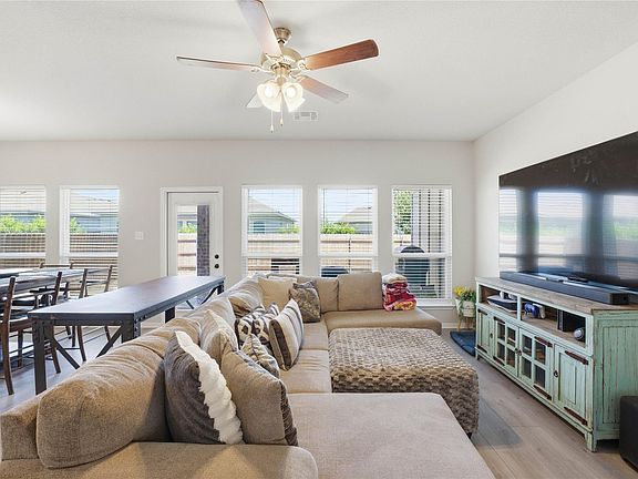 5th image of 1125 Lakeway Crossing Dr