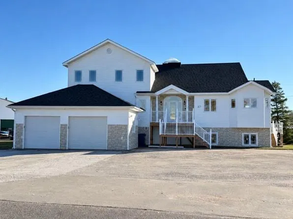 27 Ikey Street, Happy Valley-Goose Bay, NL A0P1E0