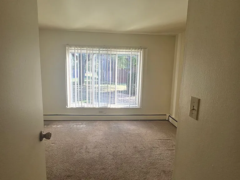 Mulford Park Apartments — Photo 14