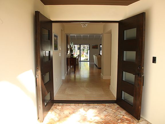3rd image of 1133 S Alhambra Cir