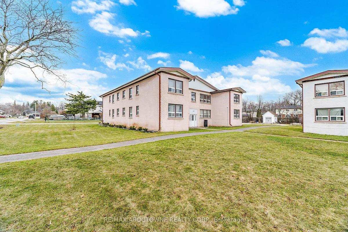 Building Photo - 1047 Churchill Ave E #5