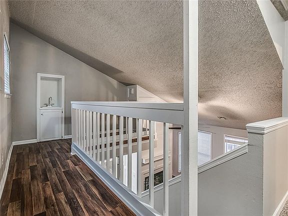 4th image of 1828 Yorktown Cir