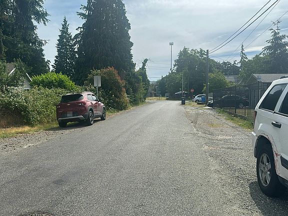 4th image of 618 111th St S