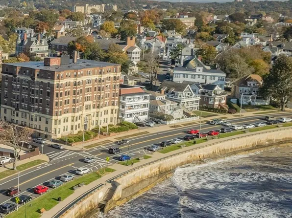 285 Lynn Shore Dr APT 409, Lynn, MA 01902