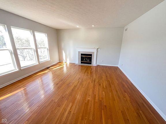 3rd image of 6767 Woodcliff Cir