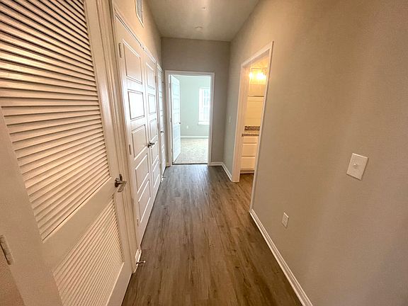 5th image of 300 Willow Grove Way #5412