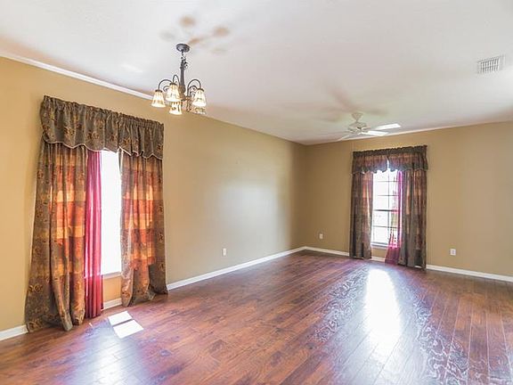 4th image of 212 Friesian Way