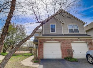 77 Keeneland Ct, Grayslake, IL 60030