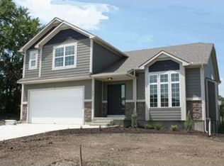 802 168th St, Basehor, KS 66012