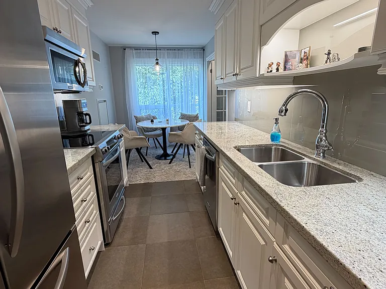 15 Rean Dr #302 — Photo 8