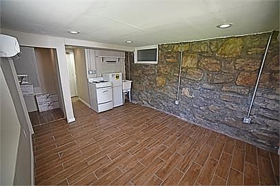 3rd image of 2811 Campbell St #1E