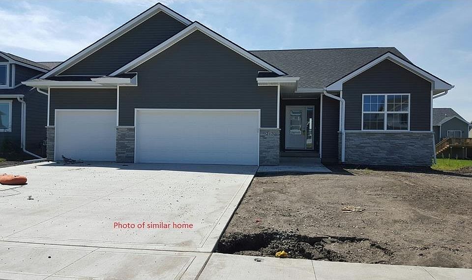 1st image of 209 Aspen Dr NE