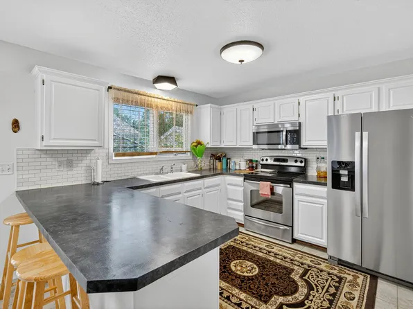 5238 Meredith Dr, Des Moines, IA 50310