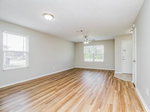 3rd image of 1160 Seven Oaks Blvd