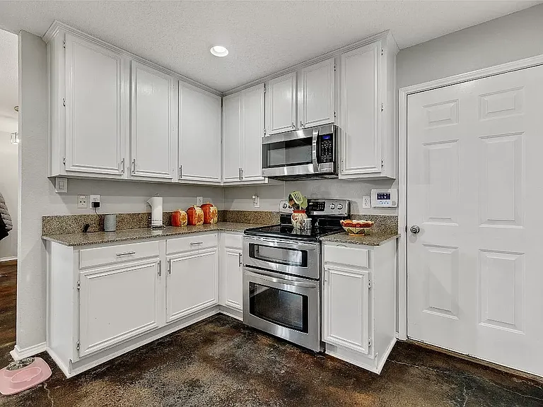 2956 S Bend Dr — Photo 18