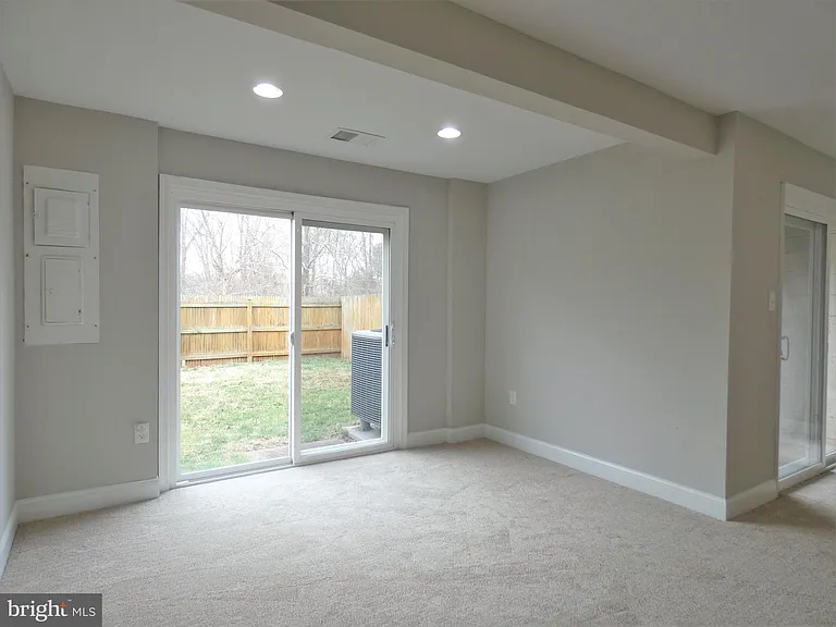 4128 Hamlin Ct — Photo 68