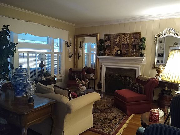 4th image of 241 Highland Ave