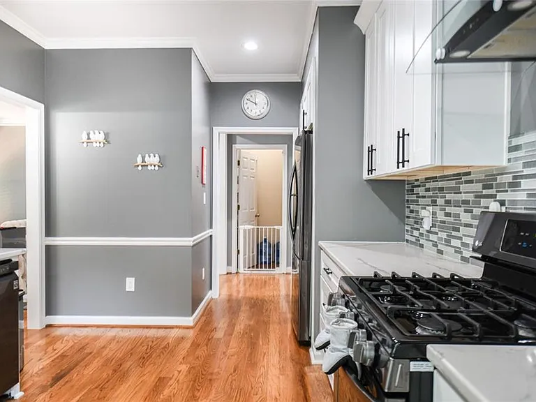304 Bridle Path — Photo 9