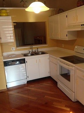 3rd image of 2831 King Oak Cir